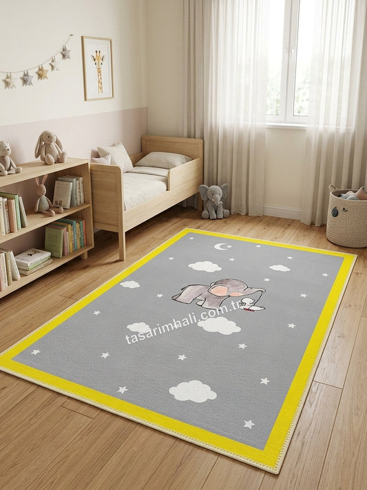 Bulutta fil desenli şönil halı çocuk odasında