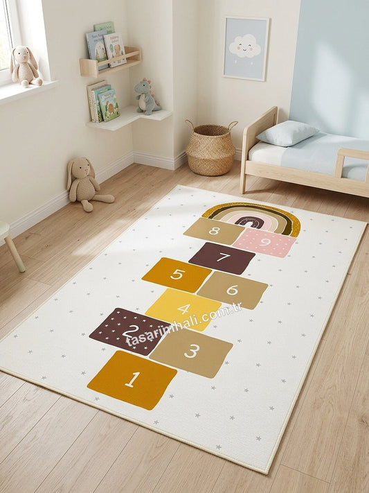 Krem pastel sek sek ve sayı desenli şönil halı çocuk odasında